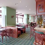& Restaurant Le Cardinal 2*