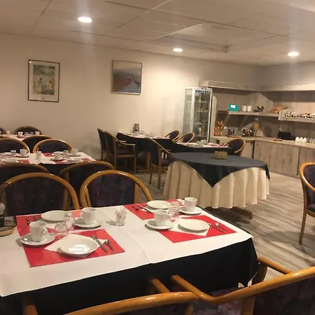 & Restaurant Le Cardinal 2*