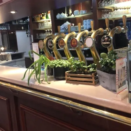 & Restaurant Le Cardinal Hotel Poix