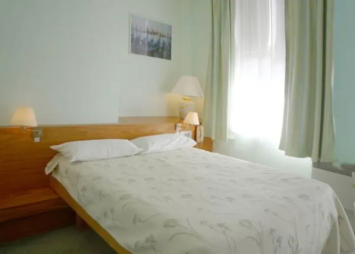 & Restaurant Le Cardinal Hotel Poix