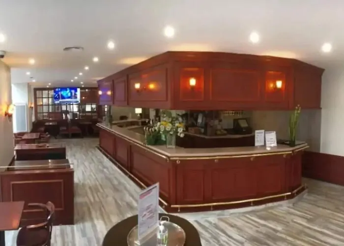 & Restaurant Le Cardinal 2*